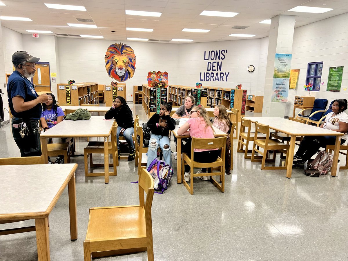 WestJrHighFCPS's tweet photo. Girls Who Code kicked off their first meeting of the year yesterday. LEGO Robotics Coach, Mr. Phillips, will be working with our girls and the group's leadership team this year as well. We are so excited!
💜🦁💛#LionsFirst #LionsHeart #LionFamily https://t.co/Q81IUMmNPD