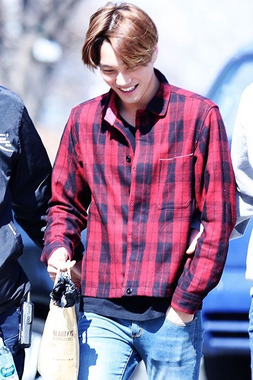 Artemis11494's tweet photo. I love flannel plaids on boys...I think as often as Jongin has worn them I could make a series ๐๐
#AlwaysHereForJongin #Kai #Jongin #Kai_Rover
#Kai_GuCCi https://t.co/Sll0GL5QED https://t.co/LKJLTxHGA5