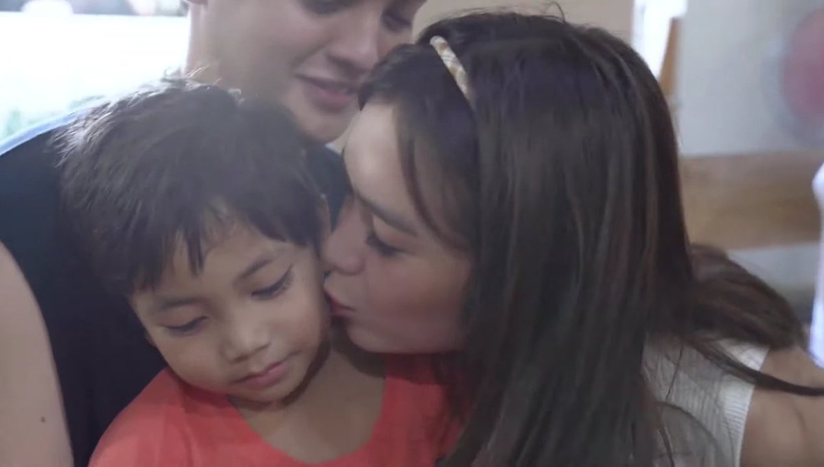 itsouratedhang's tweet photo. Titig na titig yarn , baka isip niya sana ako nalang yong bata hahahhaha

#FanSeth https://t.co/CwFdaYzMlU