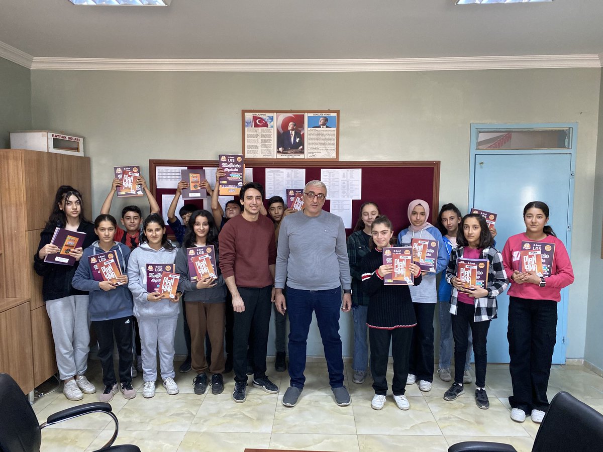 RUluyat's tweet photo. Deneme sınavında başarılı öğrencilerimize Lgs seti gönderen Senem Hanıma çok teşekkür ederiz ⁦@Cgnde⁩ ⁦@Muratt_Kilic44⁩⁦⁦@cevdetarslan33⁩ ⁦@SAksuyuk⁩ https://t.co/dWHs3kd2IW