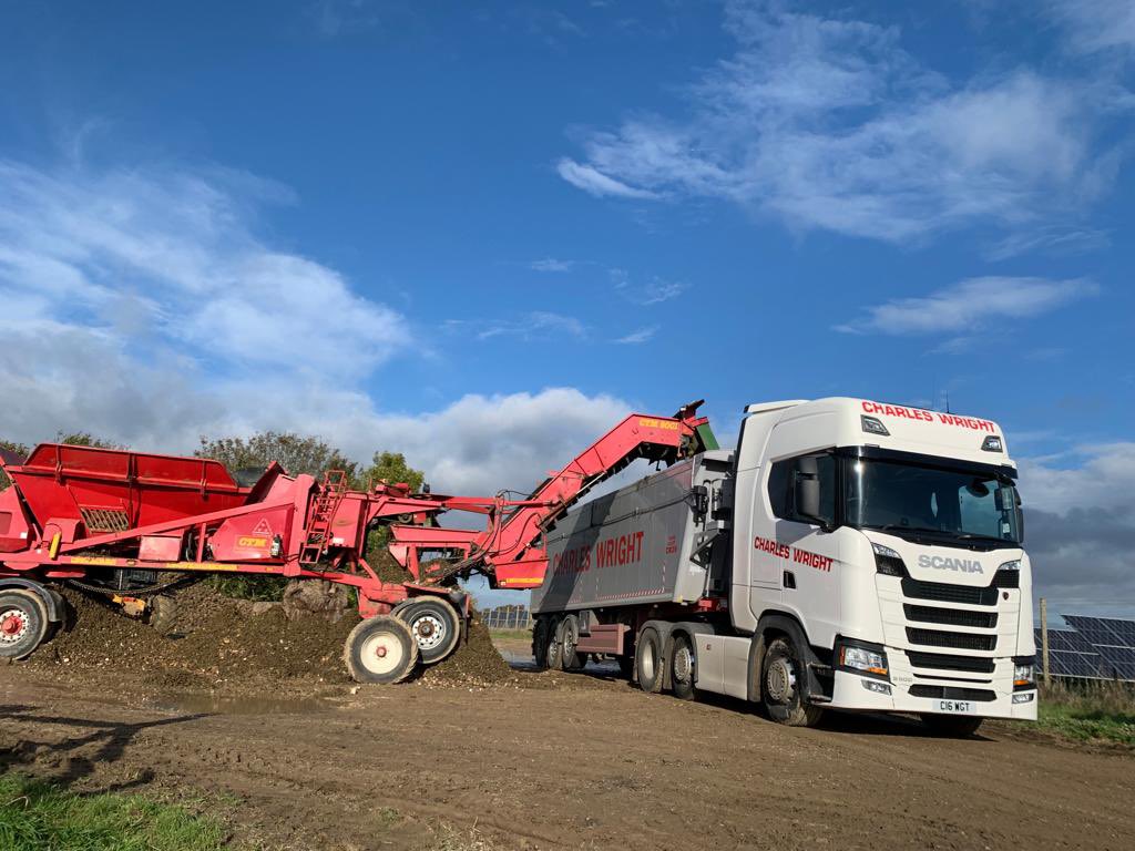 Blue skies for a change 👌🏻 

Nice lorry too! 👌🏻

<a href="/ScaniaUK/">Scania UK</a>