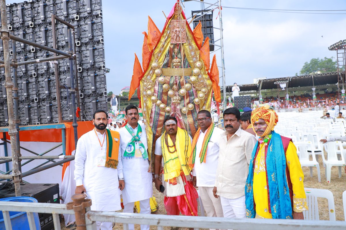 kishanreddybjp's tweet photo. ప్రధానమంత్రి శ్రీ @narendramodi గారికి స్వాగతం పలికేందుకు ముస్తాబైన భాగ్యనగరం.

ఇవాళ గౌరవనీయులైన ప్రధానమంత్రి శ్రీ నరేంద్ర మోదీ గారు ఎల్బీ స్టేడియంలో 'బీసీ ఆత్మ గౌరవ సభ' లో వెనుకబడిన వర్గాల ప్రజలను ఉద్దేశించి ప్రసంగిస్తారు.

#BCsWithBJP 
#Telangana4BJP https://t.co/RS0KF3Isnr