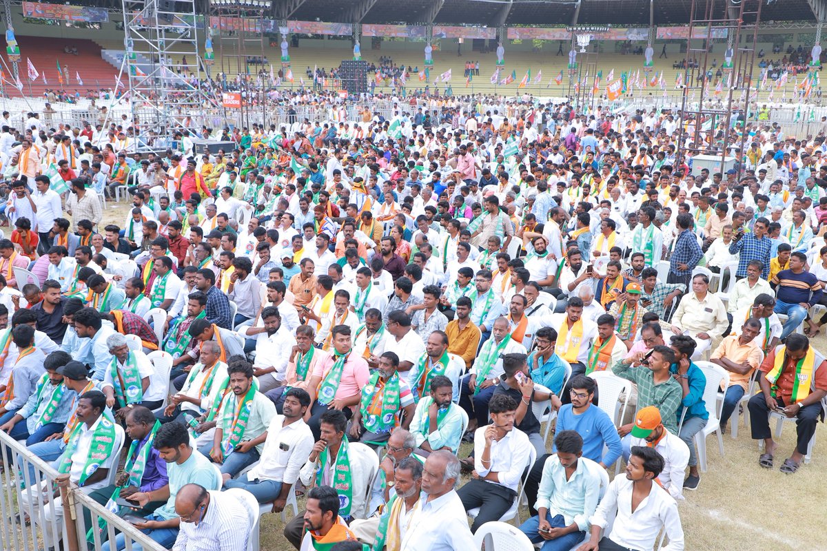 kishanreddybjp's tweet photo. ప్రధానమంత్రి శ్రీ @narendramodi గారికి స్వాగతం పలికేందుకు ముస్తాబైన భాగ్యనగరం.

ఇవాళ గౌరవనీయులైన ప్రధానమంత్రి శ్రీ నరేంద్ర మోదీ గారు ఎల్బీ స్టేడియంలో 'బీసీ ఆత్మ గౌరవ సభ' లో వెనుకబడిన వర్గాల ప్రజలను ఉద్దేశించి ప్రసంగిస్తారు.

#BCsWithBJP 
#Telangana4BJP https://t.co/RS0KF3Isnr