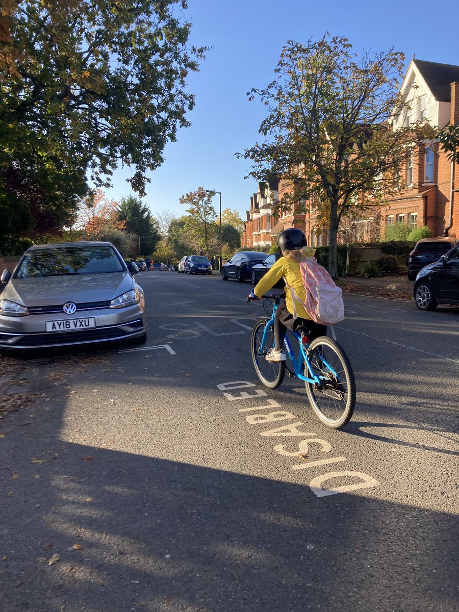 CleanAirDulwich's tweet photo. Primary-aged children cycling to school independently is a great demonstration of just how much #DulwichModalShift there has been over the last few years.

Safe routes enable this. Well done and thank you @lb_southwark @margynewens @RM_Leeming https://t.co/u7sJTLIMz9