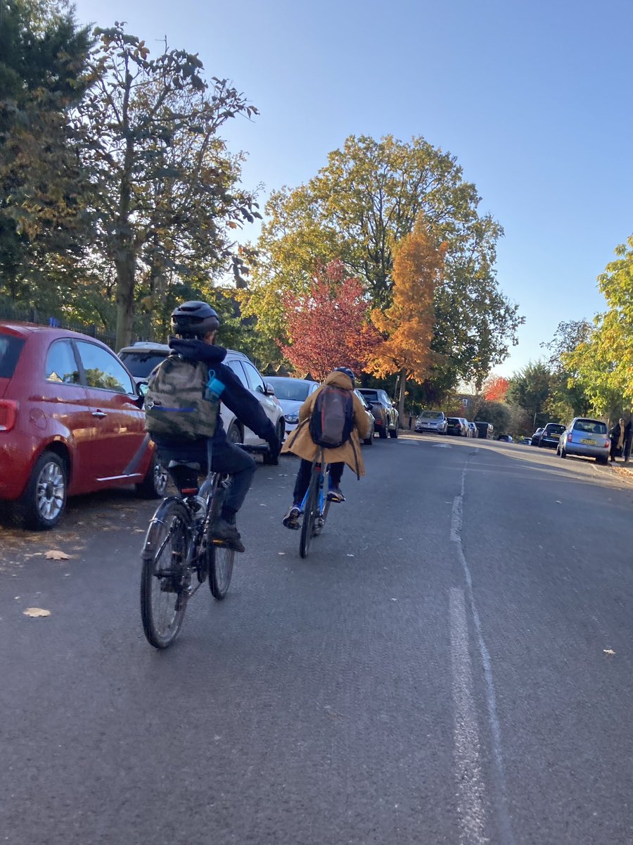 CleanAirDulwich's tweet photo. Primary-aged children cycling to school independently is a great demonstration of just how much #DulwichModalShift there has been over the last few years.

Safe routes enable this. Well done and thank you @lb_southwark @margynewens @RM_Leeming https://t.co/u7sJTLIMz9