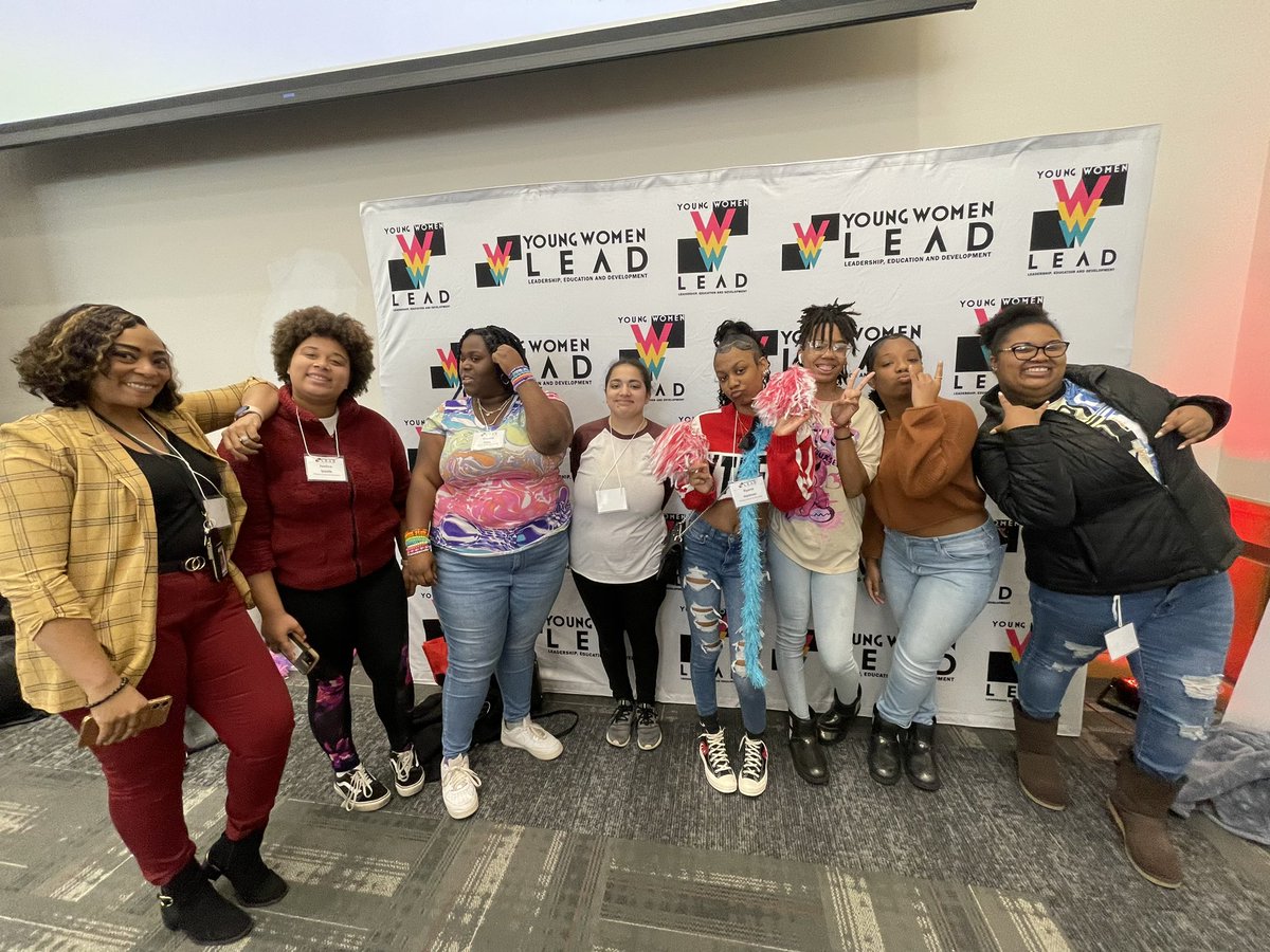 The students had an amazing time at @YoungWomenLEAD! They came out of their comfort zones, met new people, asked questions AND danced! 💃🏽💃🏽 #GreatJob @JCPSKY @JCPSDL @JCPSAsstSuptASP @CSSJCPS @uofl #WeAreJCPS @phoenix_library