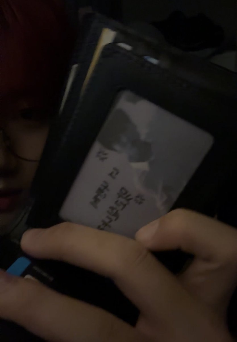 아니 캐황당해ㅠ갑자기 보여줄거 있다더니만 형준이 폴라 앤나 포카 컬렉션이 끝없이나와

원진아 정정당당하게 덕질해라