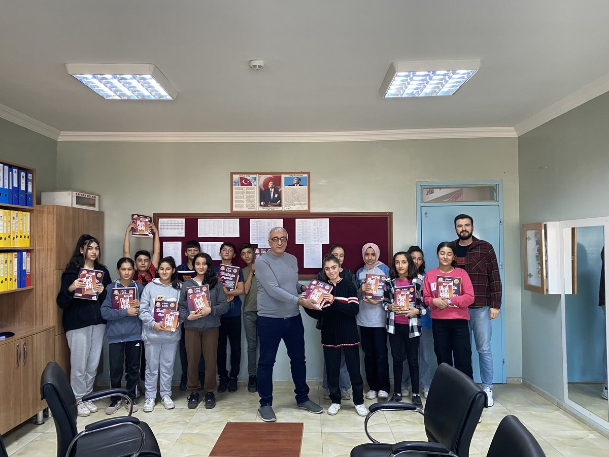 RUluyat's tweet photo. Deneme sınavında başarılı öğrencilerimize Lgs seti gönderen Senem Hanıma çok teşekkür ederiz ⁦@Cgnde⁩ ⁦@Muratt_Kilic44⁩⁦⁦@cevdetarslan33⁩ ⁦@SAksuyuk⁩ https://t.co/dWHs3kd2IW