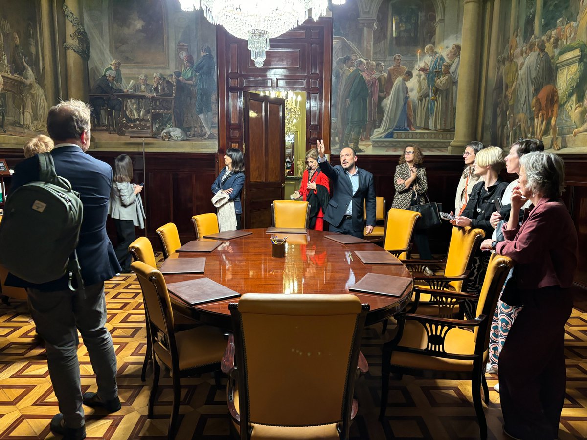 Ayer un grupo de magistrados de Bélgica, acompañados de magistradas de Barcelona, visitó el Colegio en el marco del programa de intercambios judiciales que realiza <a href="/EJTN_eu/">European Judicial Training Network</a> 

José Marqueño, miembro de la Junta del Colegio, dio la bienvenida al grupo