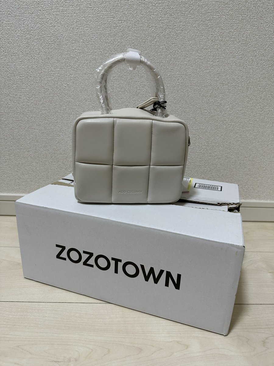 Foxestakeblue's tweet photo. 白いバッグだから白い箱なのかと思ったら違った！
#ZOZOWEEK箱CP
#ADDCULUMN https://t.co/pf16eUPON4