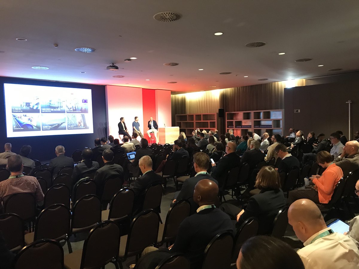 Day 2 at #GartnerSym! Ian Stendera, alongside David P. Reindl &amp; Steve Harris, delved into "People Driven Change" with insights from <a href="/OVOEnergy/">OVO</a>  &amp; Swiss Railways SBB. 🚂🤝 Their talk highlighted the human heart of transformation. Check out the session snaps! 👇