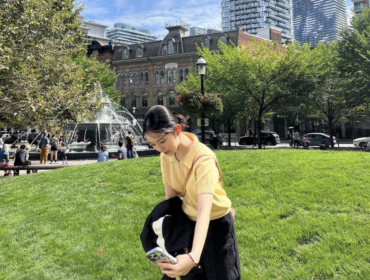 jihusource's tweet photo. happy birthday to our dearest jihu! your dedication and commitment to your work and studies has been a source of inspiration to me and to many. may this year also be filled with new projects and endless moments of joy to you ☁️🐰

#매일이_예쁘지후의_날이다
#Our_HUypeGirl_Day https://t.co/jwZw001oGT