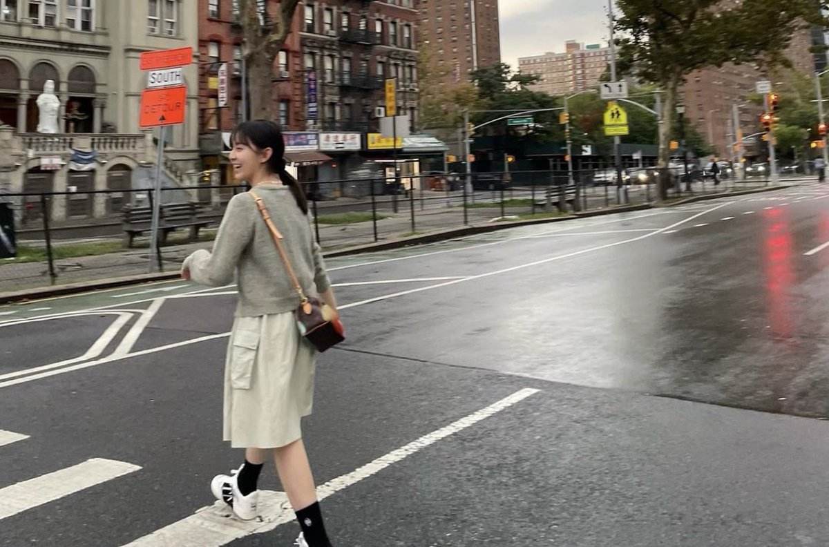 jihusource's tweet photo. happy birthday to our dearest jihu! your dedication and commitment to your work and studies has been a source of inspiration to me and to many. may this year also be filled with new projects and endless moments of joy to you ☁️🐰

#매일이_예쁘지후의_날이다
#Our_HUypeGirl_Day https://t.co/jwZw001oGT
