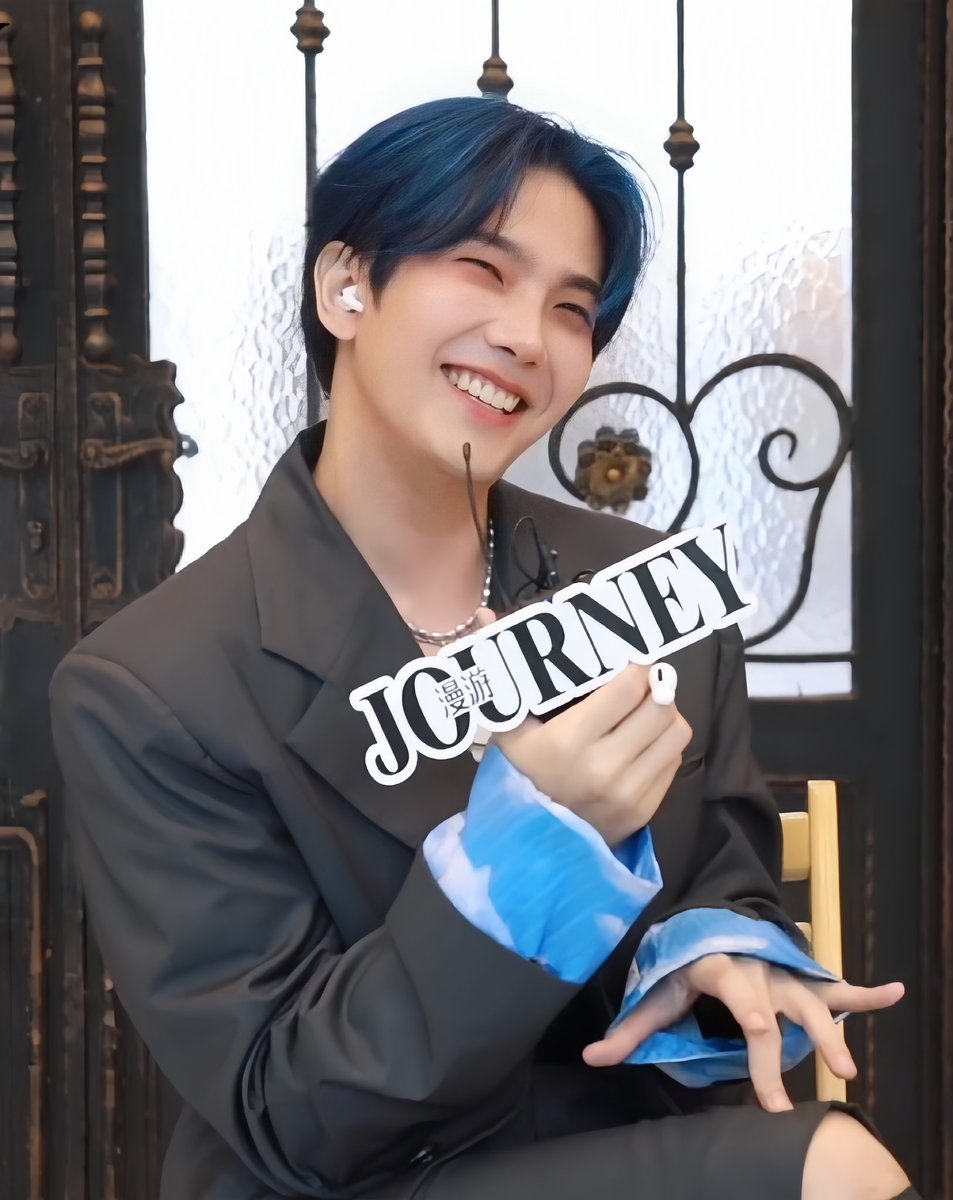 elinayourluve's tweet photo. He has been working hard, he is happy and he is preparing a lot more things for us in the future 💙🥹
He deserves our love and I will continue to do so 🫂💙
#JourneyMagXBuild @JakeB4rever
#BuildJakapan https://t.co/cWm84SlT3Y