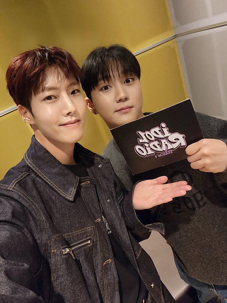 LeeDaeyeolBR's tweet photo. [📸] 061123 | #Daeyeol e Joochan como DJs no IDOL RADIO 3, da MBC FM4U.

[#대열 #DaeYeol #이대열 #LeeDaeYeol #GoldenChild #골든차일드] https://t.co/kXL0M0y6d1