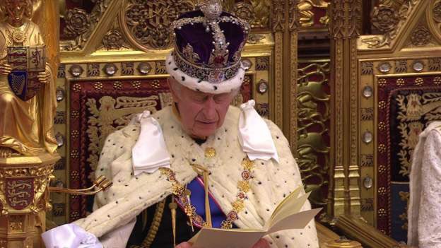 Number10cat's tweet photo. It was at this precise moment that King Charles regretted not checking beforehand what his government had asked him to read out
#KingsSpeech https://t.co/XKoaTn3lQ4