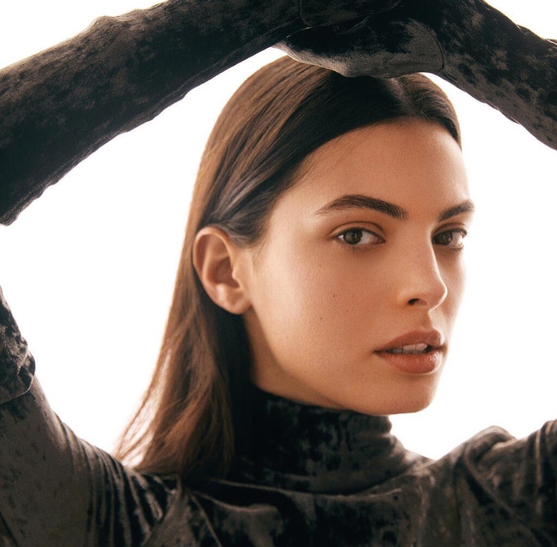 GabyLob's tweet photo. La marca Dior reemplaza a Bella Hadid por la modelo israelí May Tager como nueva embajadora de la marca. https://t.co/KDwbC27tW1
