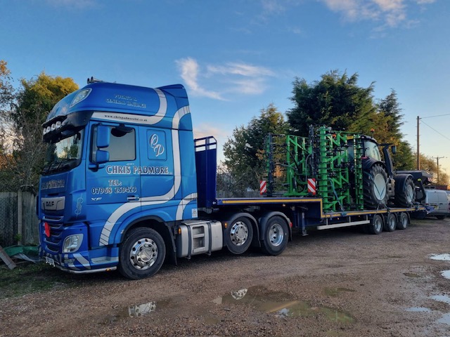 FentechAgri's tweet photo. One of our machines loaded and ready to go to the @MidsMachinery tomorrow 🚛🚜

#MMS2023 #ts6004 #pneumatic https://t.co/qZd5s9vhzt