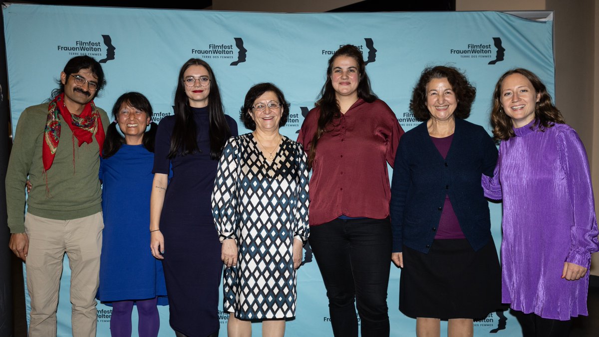 Zum 23. Filmfest FrauenWelten hatten wir Filmemacher #HesamYousefi, Menschenrechtsaktivistin #MinaAhadi und Frauenrechtlerin #NeclaKelek nach dem Screening von MINA – DER PREIS DER FREIHEIT zu Gast. DANKE für eure Arbeit im #Kampf gegen #Gewalt an #Frauen!