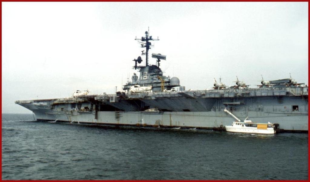 ⚓️🇺🇸 @USNavy Essex Class attack carrier USS Hancock (CVA-19), Manila Bay, Aug 1975. #aircraftcarrier #USSHancock #CVA19 #warship #navay #naval