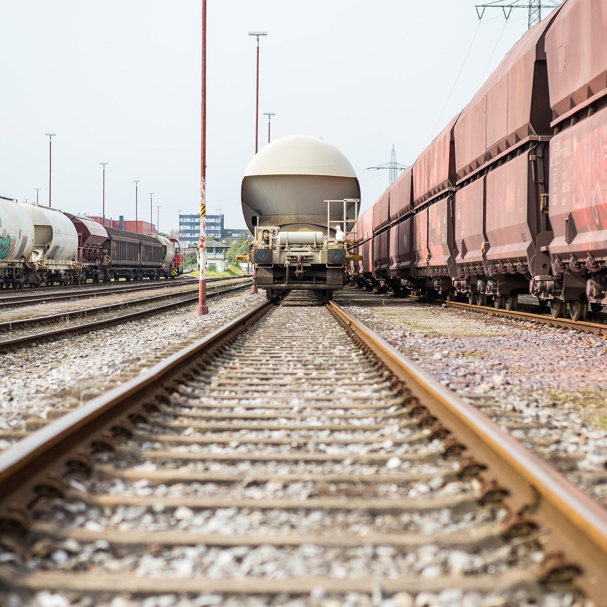 Das Ergebnis der Schienenstudie der IHKs im #Rheinland ist eindeutig: Engpässe müssen beseitigt und Projekte wie #3RX und #Revierbahn zügig angegangen werden. <a href="/SteinmetzJurgen/">Jürgen Steinmetz</a> und die #Logistikregion Rheinland appellieren: „Es herrscht Handlungsbedarf.“ mittlerer-niederrhein.ihk.de/de/oeffentlich…