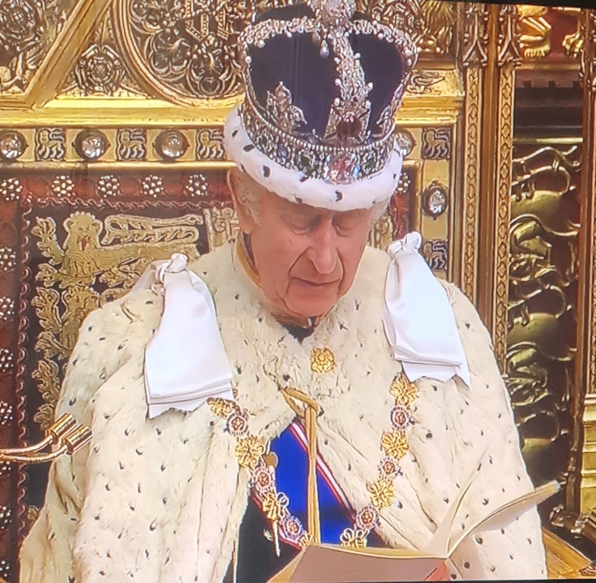 no1sunkfarmer's tweet photo. If you don't like this kind of thing or hate our Royal Family then remember there are airports and ferry terminals at your disposal 24/7 #justgo #KingCharlesIII #PompAndCeremony
Of the bills or acts i do think the introduction of identity cards should have been listed. https://t.co/NUGSg7aadA
