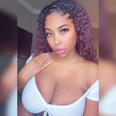 hayley hendrix tweet media