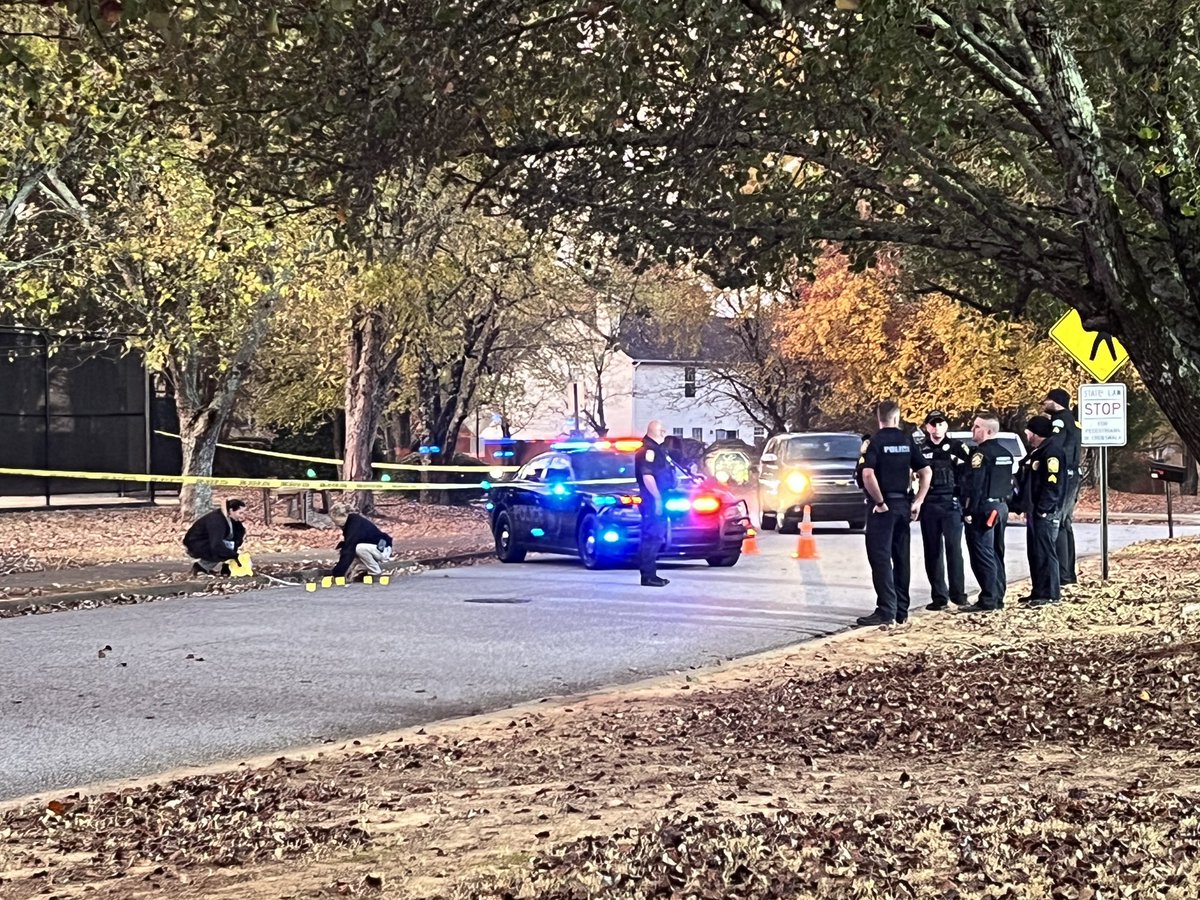 BREAKING: Lawrenceville Police investigating shooting near Georgia Gwinnett College off Collins Hill Rd. At entrance to subdivision away from main campus at the GGC tennis facility