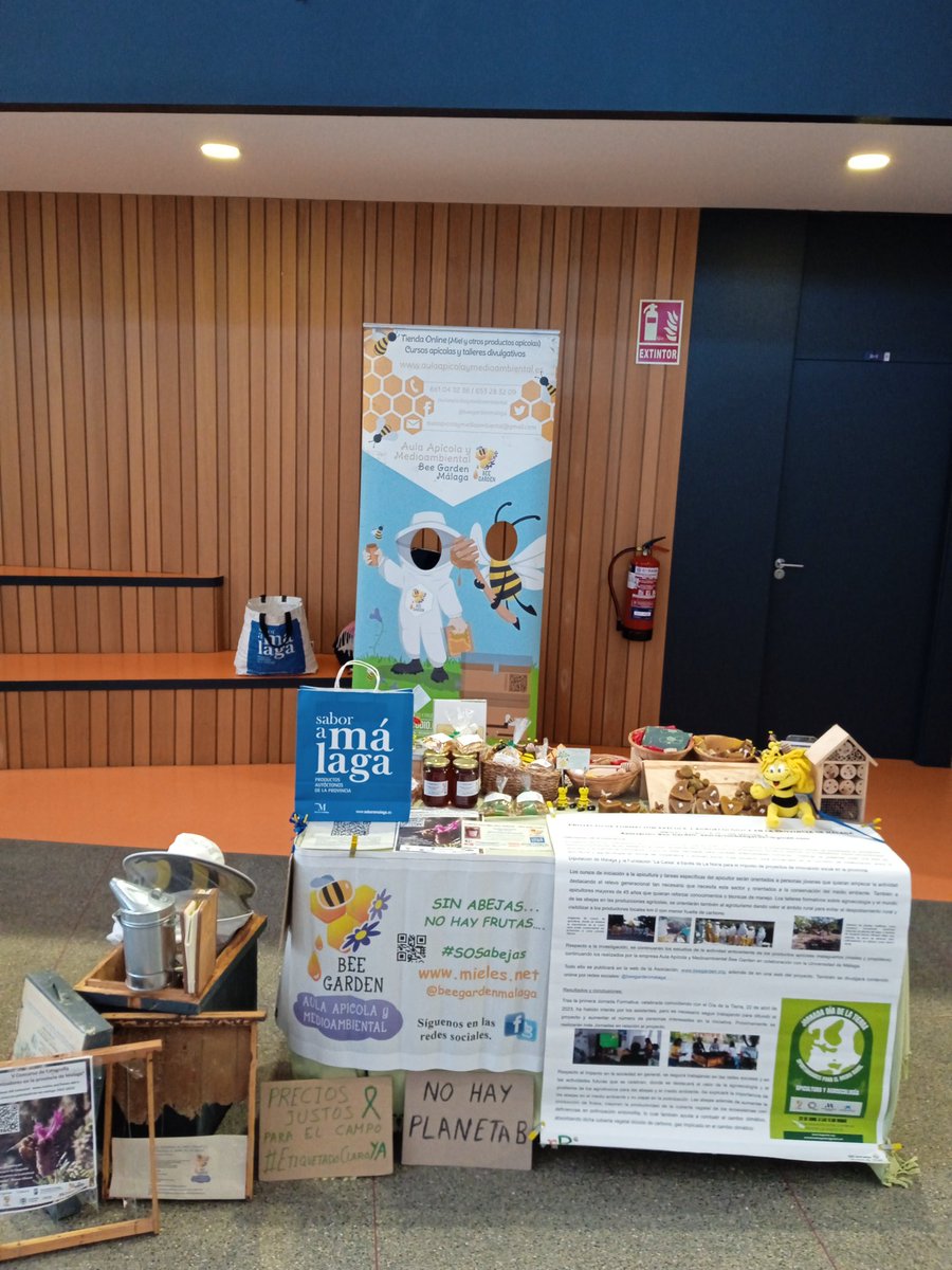 Comenzó la #MesaRedonda en el espacio exterior E4, gracias a la organización y a todos los asistentes que siguen concienciando, hasta la 13:30 h os podéis pasar por los distintos stand,gracias a todos los que apoyan a estos colectivos, os esperamos para mostrar más de las #abejas