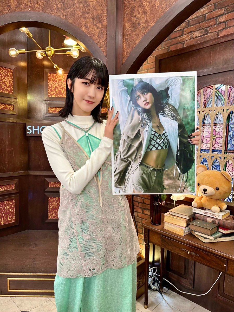 櫻坂46 土生瑞穂　ポスター 櫻坂46土生瑞穂1stフォトブックパネル展、限定ポスター＆ポストカード