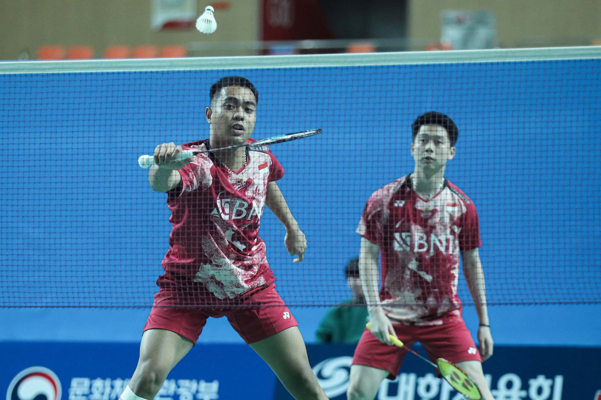 republika_bulu's tweet photo. Laga perdana Rahmat Hidayat/ Kevin Sanjaya Sukamuljo pada kejuaraan Korea Masters 2023 sebagai pasangan baru tim Indonesia dibuka dengan kemenangan dibabak R1 dengan skor 21-18 17-11, 

#kevinsanjaya #rahmathidayat #keramat #koreamasters2023 https://t.co/KyPnmhSRX7