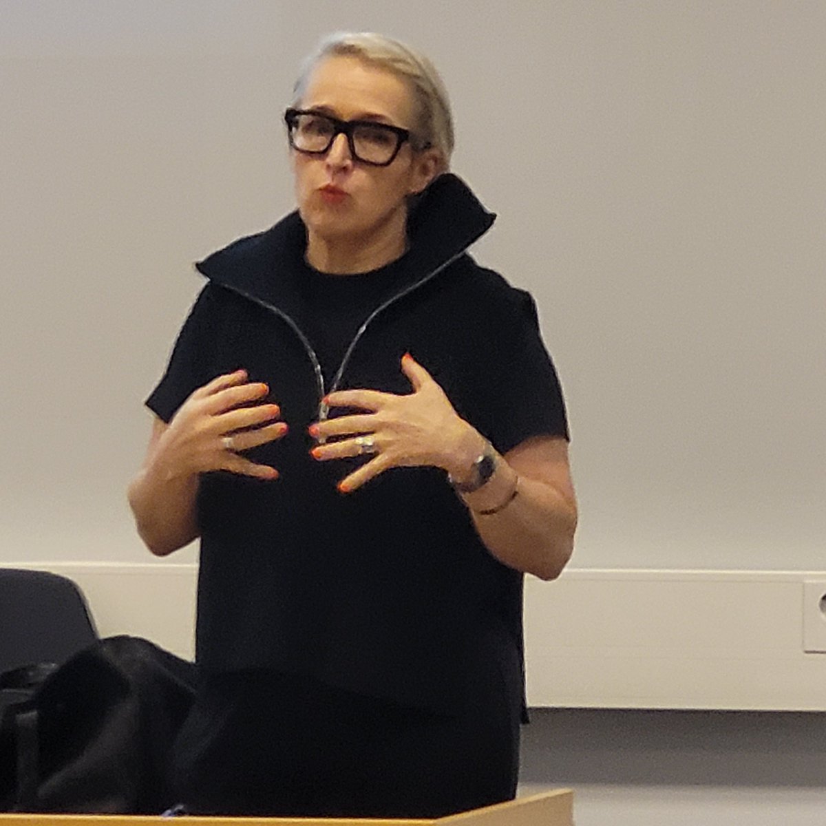 TuijaBiskop's tweet photo. Vetovoimainen työnantaja - Pitkän liiton salaisuus by @annaperho Keskipohjalaisilla esihenkilöpäivillä. Sitoutuvan johtamisen keinoja!? Arvot mm. arjen, elämän &amp; työnteon pohjana, taustana ja viihtyisyyden lähtökohtana ihan kaikessa arjessa! @KPnkesyliopisto https://t.co/lKJhX5VkJ4