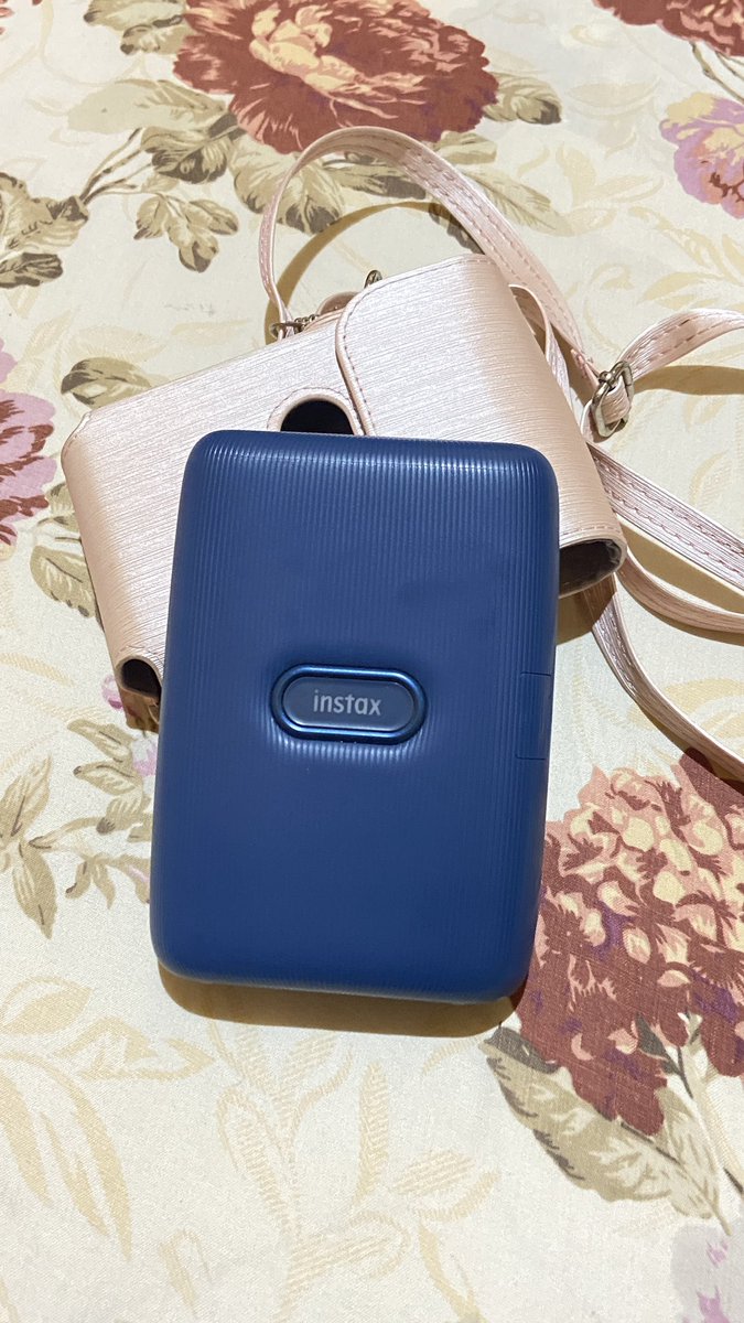 notforur's tweet photo. WTS / For Sale Instax Mini Link 1 Blue🪻
📷Printer Lengkap (Buku Panduan, Box, Charger, Garansi)
✨FREE✨ Mini Link Leather Case Soft Pink
✅No Minus
💵Rp 1.000.000
🍑Bisa oren
#zonauang #preloved #wts https://t.co/Bon7X6BNNV