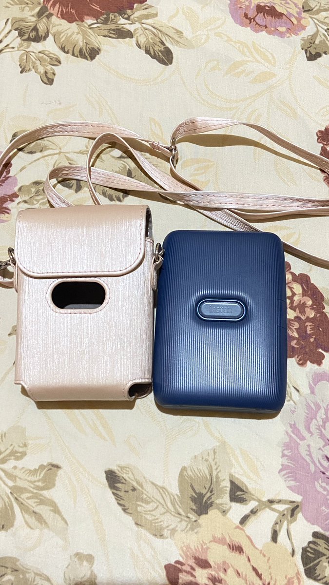 notforur's tweet photo. WTS / For Sale Instax Mini Link 1 Blue🪻
📷Printer Lengkap (Buku Panduan, Box, Charger, Garansi)
✨FREE✨ Mini Link Leather Case Soft Pink
✅No Minus
💵Rp 1.000.000
🍑Bisa oren
#zonauang #preloved #wts https://t.co/Bon7X6BNNV
