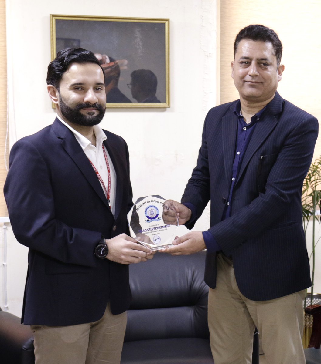 khybernews247's tweet photo. 🤝 AVT Channels (Pvt.) Ltd. and Bahria University Islamabad Campus join forces through a groundbreaking partnership. This strategic alliance blends academic expertise with industry proficiency, fostering innovation and skill development. Joint initiatives in research, internships, and curriculum development will benefit students and the industry. #MOU #AVTChannels #BahriaUniversity
@KaiwanR @BahriaOfficial @bumediahouse