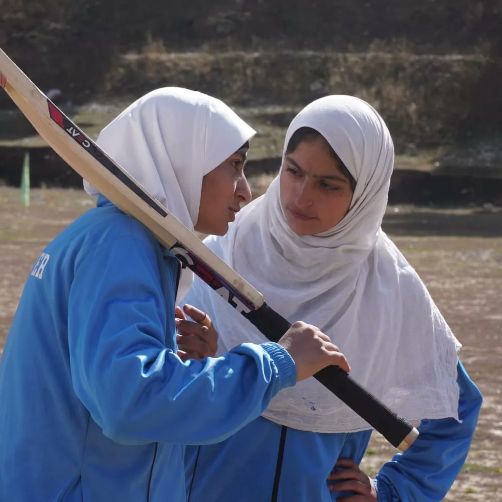 kupwarasentinel's tweet photo. The #IndianArmy organizes a thrilling three-day inter-school girls' #cricketcompetition in #Dawar. Girls High School, #Dawar, emerges victorious after the final against Middle School, #Markoot. The winning team receives a cash prize and a trophy. https://t.co/3s59XNH3w7