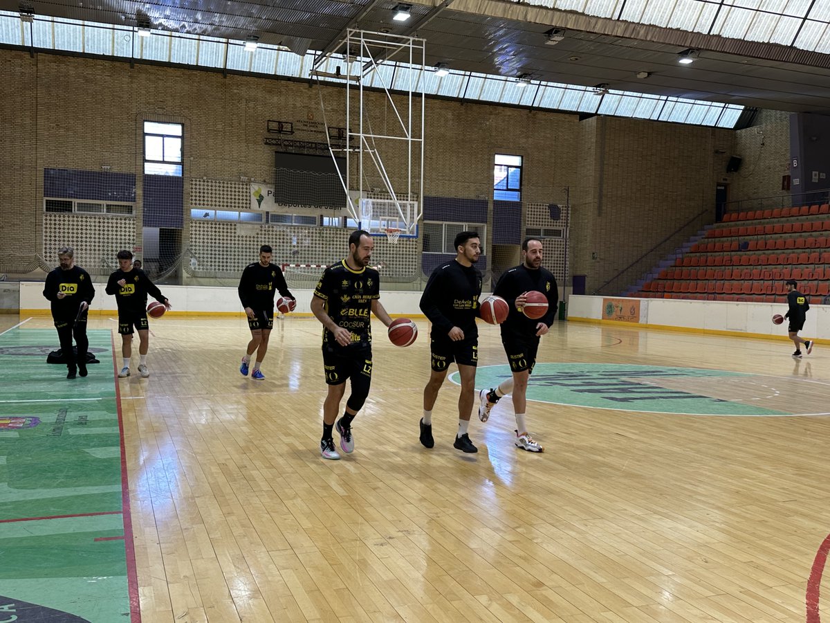 JaenFSbasket's tweet photo. ✅ El equipo completó la primera sesión del día sobre la pista de La Salobreja

🏀 12/11 · 18:00 🆚 @CAMESoler

💪 ¡Segundo entreno a las 21:00!

#SomosJaén💛 https://t.co/rCyO1RDWxK