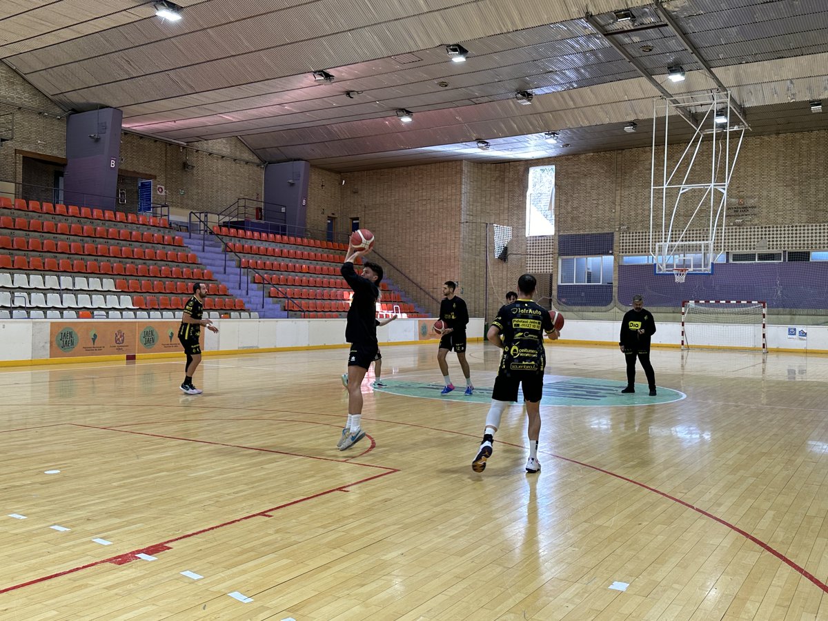 JaenFSbasket's tweet photo. ✅ El equipo completó la primera sesión del día sobre la pista de La Salobreja

🏀 12/11 · 18:00 🆚 @CAMESoler

💪 ¡Segundo entreno a las 21:00!

#SomosJaén💛 https://t.co/rCyO1RDWxK