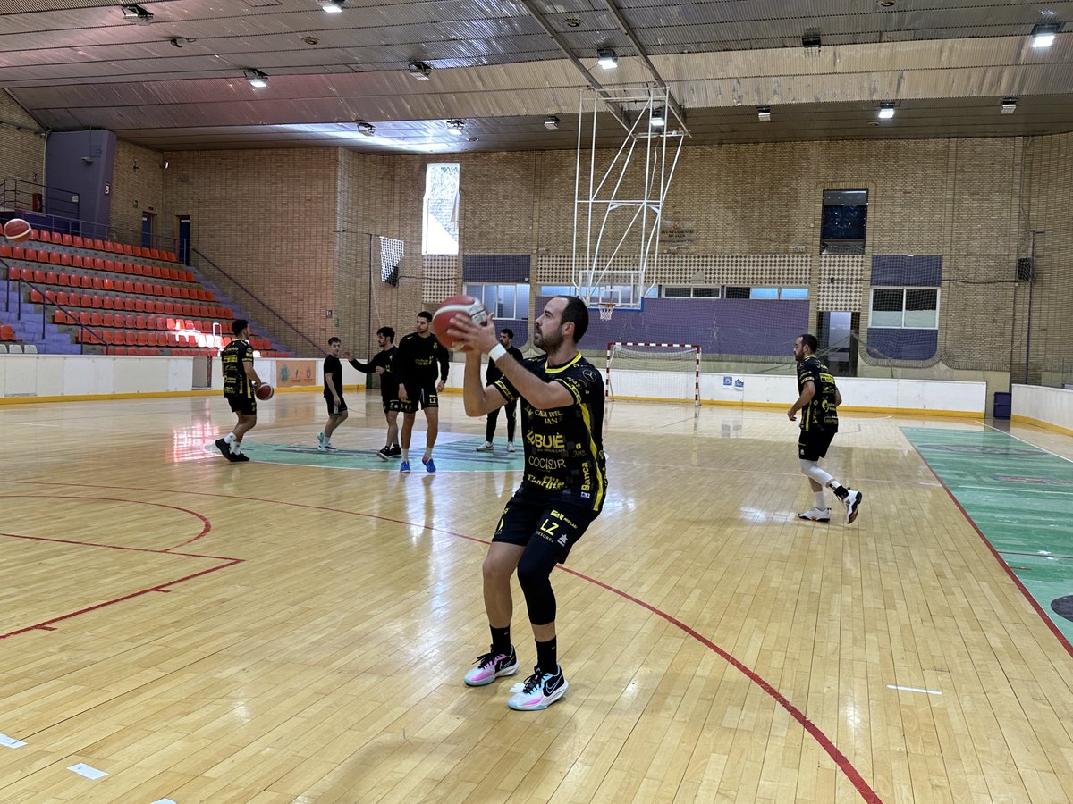 JaenFSbasket's tweet photo. ✅ El equipo completó la primera sesión del día sobre la pista de La Salobreja

🏀 12/11 · 18:00 🆚 @CAMESoler

💪 ¡Segundo entreno a las 21:00!

#SomosJaén💛 https://t.co/rCyO1RDWxK