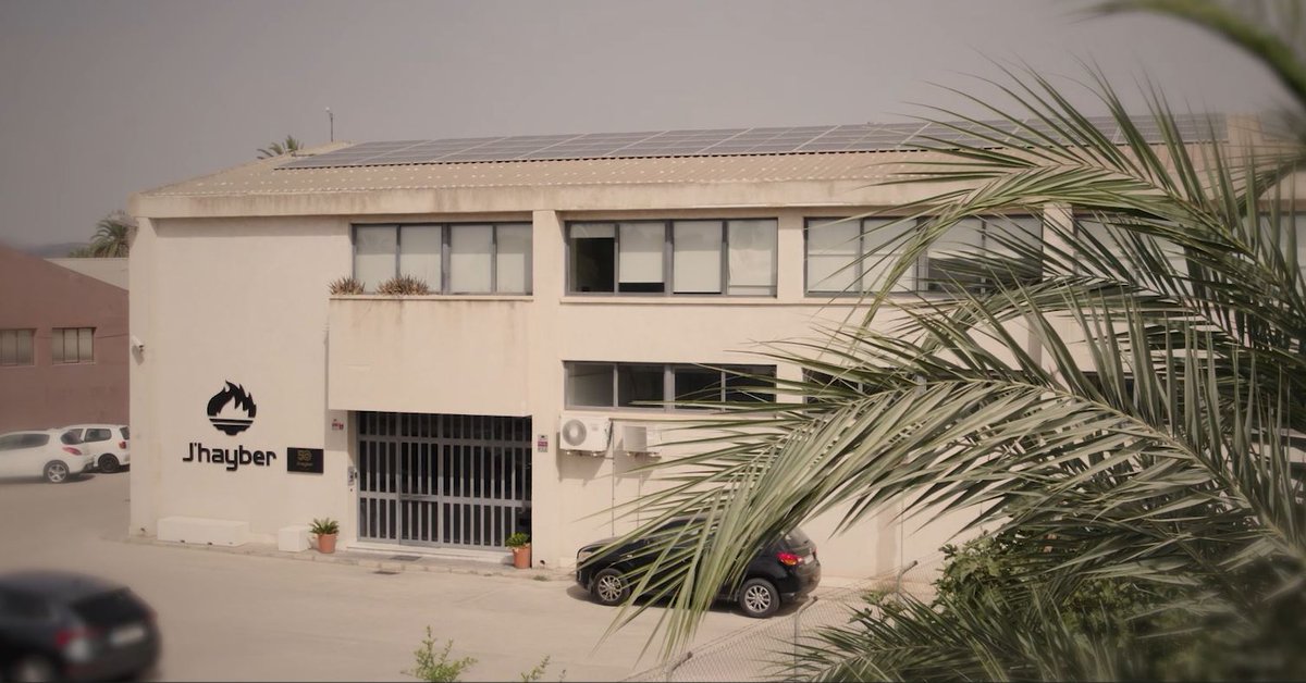 𝑬𝒏 𝑱'𝒉𝒂𝒚𝒃𝒆𝒓 𝒂𝒑𝒐𝒔𝒕𝒂𝒎𝒐𝒔 𝒑𝒐𝒓 𝒆𝒍 𝒑𝒍𝒂𝒏𝒆𝒕𝒂.🌍

Instalar placas solares ☀️ o adquirir un vehículo 100% eléctrico ♻️ son algunas de las medidas que hemos implantado para contribuir en la reducción de la huella de carbono.

Más info: bit.ly/47gDJnu