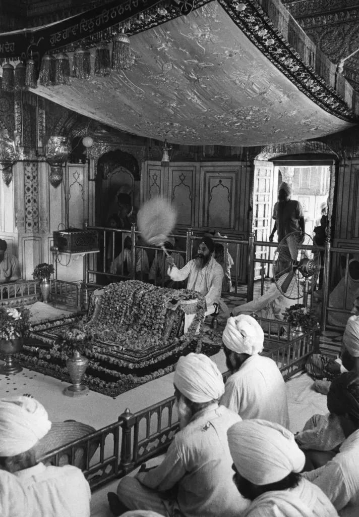 Sri Harmandir Sahib, Amritsar, Punjab. circa. 1960s.
