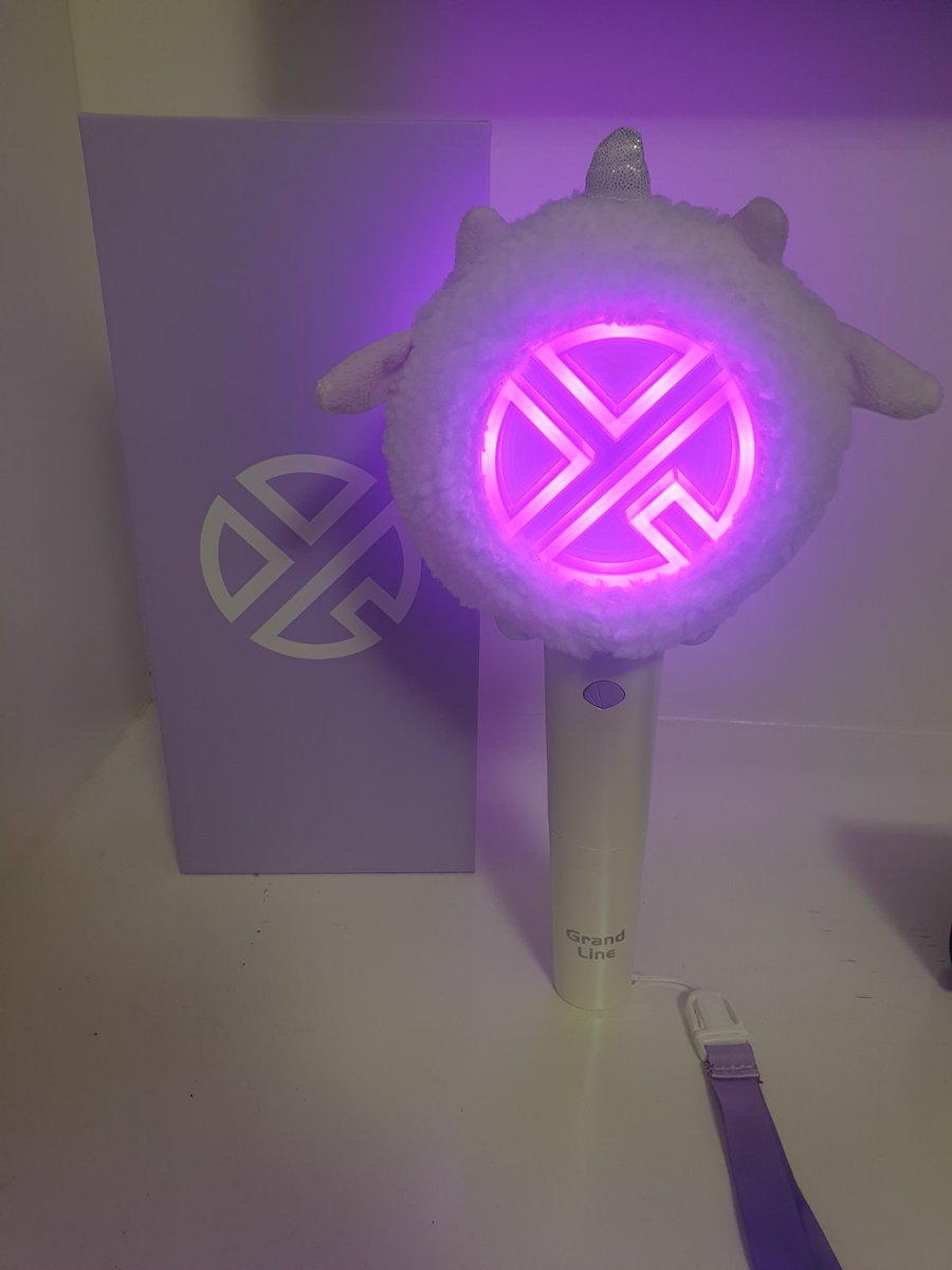RadSH94's tweet photo. Got my Yixing @layzhang lightstick! So pretty!!! 😍 Thank you @OnlyFor_YIXING for hosting the PH GO. Manifesting GRANDLINE in Manila soon 🙏
#LAY #LayGrandLine https://t.co/rpQtkfHQuJ