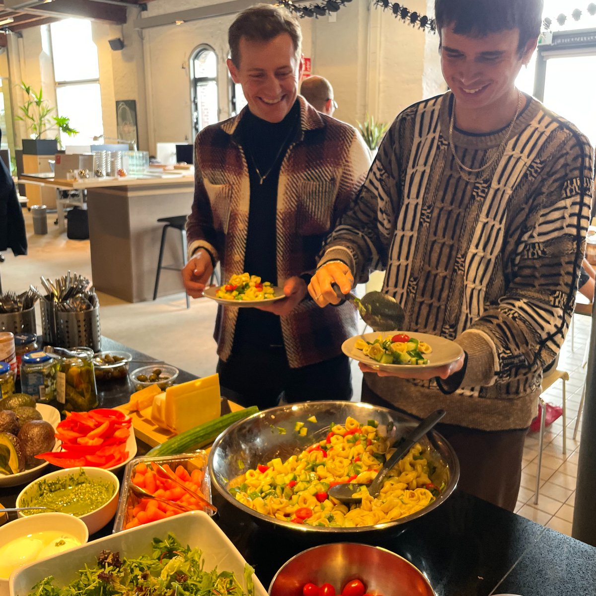 🍳🥑🥒Zet jij iedere dag een lekkere, gezonde en gevarieerde lunch op tafel? Solliciteer nu!
We zoeken een #lunchmedewerker👩‍🍳 voor onze studio in Amsterdam 👉tinyurl.com/yl33q6v7