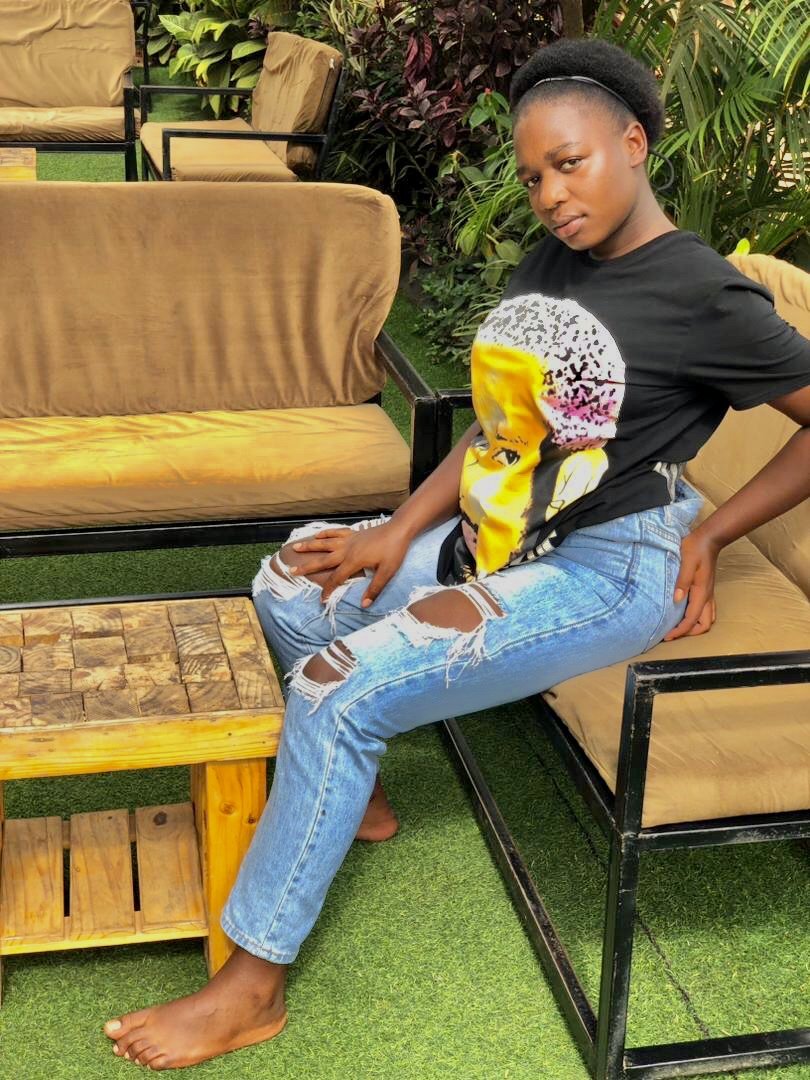 A real gal friend should be having #Nyash and a #Forehead the rest are Mobile money  agents