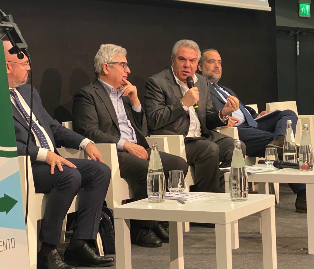 CislNazionale's tweet photo. “Dobbiamo migliorare i contenuti della Manovra cambiando le parti più inique a partire dalle pensioni. Ma dobbiamo ambire anche a guidare il cambiamento, incalzando e sfidando Governo e Imprese su un nuovo patto sociale. Va indicato un cammino che passa dalla difesa ed il riscatto del potere d’acquisto di lavoratori e pensionati, da una nuova politica dei redditi, dal rilancio e la redistribuzione di produttività e crescita, dall’azzeramento dei morti sul lavoro, dallo sblocco delle infrastrutture e dalla ripartenza del Sud. In questo solco va la nostra proposta di una grande manifestazione sindacale da svolgere di sabato aperta a tutte le forze riformiste e responsabili #LuigiSbarra a @FilcaCisl
