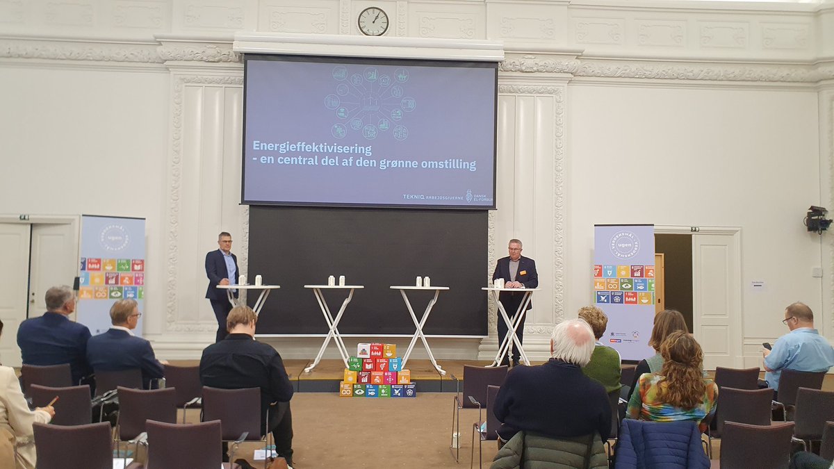 bevib08's tweet photo. Elbranchen - ført an af @BennyYssing og @TroelsDanielsen - fortæller i Landstingssalen ifm Verdensmålsugen 2023 om den fælles branches bidrag til #dkgreen🔌⚡️♻️
Vidste du, at elbranchen kan bidrage til ca 80 % af den grønne omstilling i 🇩🇰? 
#dkpol #COP28 https://t.co/PaItuiCCu8