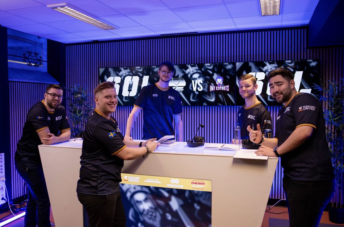 Då var ännu en säsong och ännu ett slutspel avklarat med @Onlineligan.

Stort tack till alla inblandade och ett enormt grattis till <a href="/Bloodline_BL/">Bloodline Esports</a> som blir mästare säsong 7!

(Banger talent group att arbeta med)❤️
<a href="/KackisLoL/">Kackis</a> <a href="/Daniate4/">Daniate</a> @JonathanRansed <a href="/ZzleeperJR/">Filip "Zzleeper" Rosenquist</a>