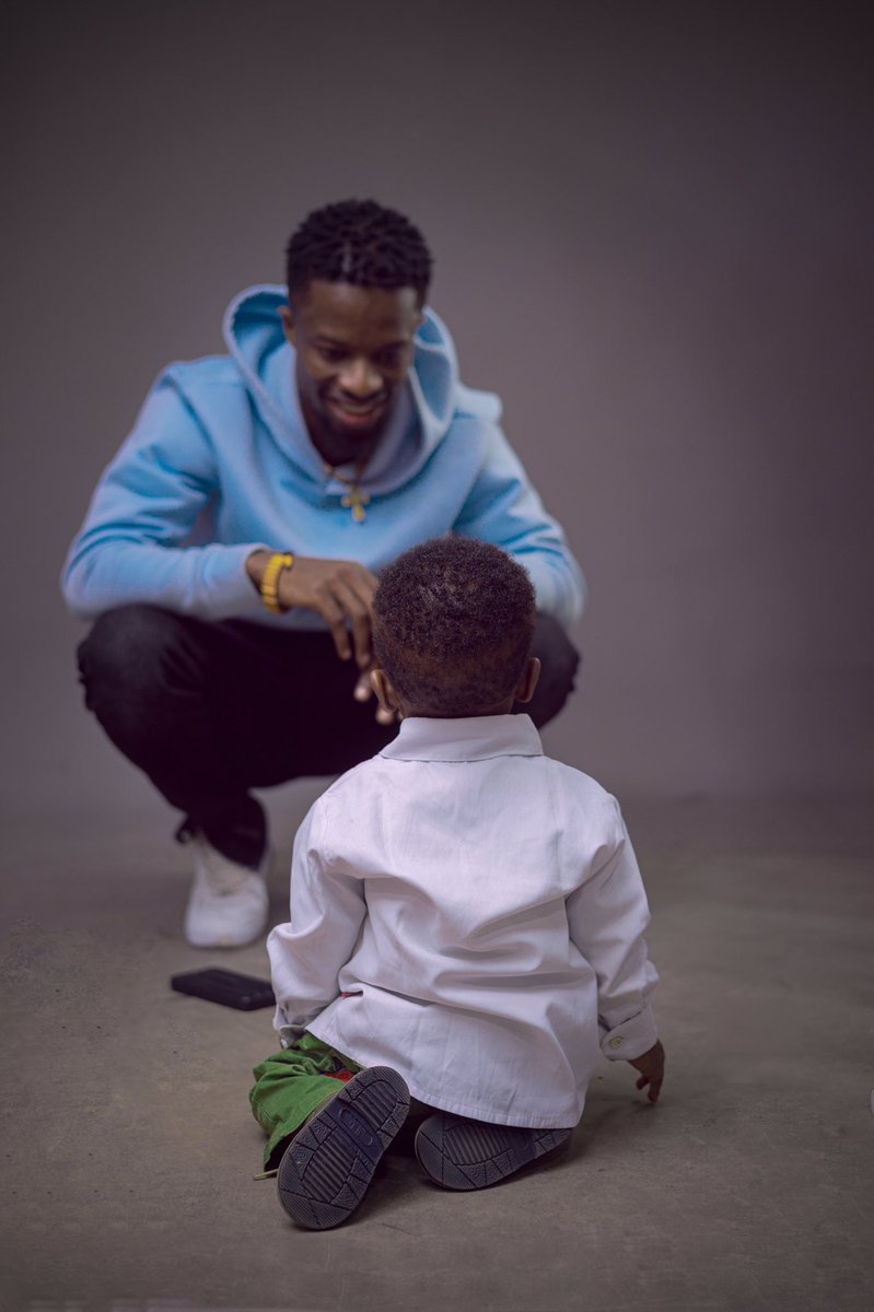 mr_monyanyo's tweet photo. Hier c’était le 1er anniversaire de mon fils 🎉🎂
𝐌𝐎𝐍𝐘𝐀𝐍𝐘𝐎 𝐧𝐰𝐚 𝐁𝐎𝐙𝐎𝐌𝐁𝐄 𝐅𝐀𝐑𝐀𝐉𝐀 

Je vais te dire mon garçon 
Merci d’avoir fait de moi un papa
Merci de m’avoir donné une raison de vivre 

Je t’aime 𝐅𝐚𝐟𝐚 𝐝𝐞 𝐩𝐚𝐩𝐚 ❤️
#monyanyo #kreatyva #mrkrea https://t.co/Angs1FYUrJ