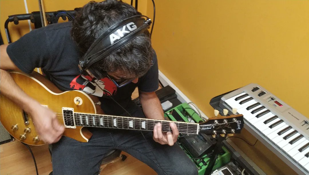 KITARSHOKAK's tweet image. Kitarshokaken kitarra ikasteko beste era bat: grabaketen bitartez

Otro modo de aprender a tocar la guitarra en Kitarshokak: mediante la grabación 

Other way to learning to play guitar in Kitarshokak: through recording

#guitarraelectrica #kitarraklaseak #guitarlearning #guitar