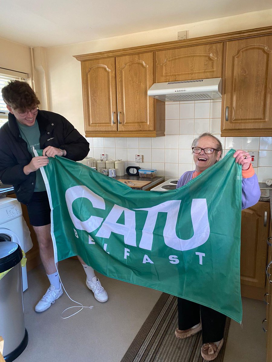 On Friday we accompanied our member, 83 year old Rosetta, to the Housing Executive and refused to leave until they conducted essential maintainance/repairs that Rosetta had been waiting over 5 months for. ⌛ 1/3